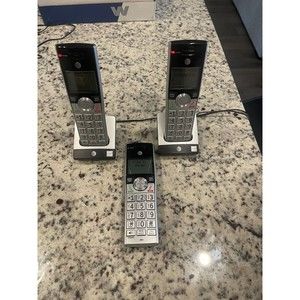 AT&T CL80115 3 Phones And Two Chargers Tested Working